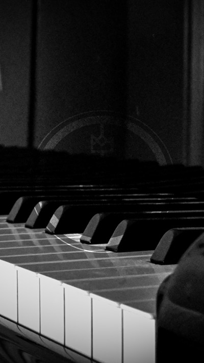 MOMENT MUSICAL / phone